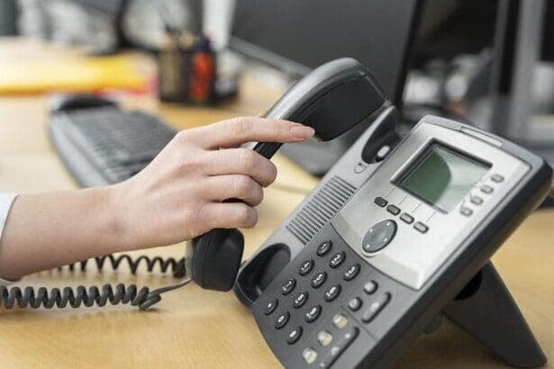 The Pros and Cons of VoIP Services